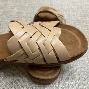Easy Spirit size 6.5 Tan Woven Leather Sandals NEW